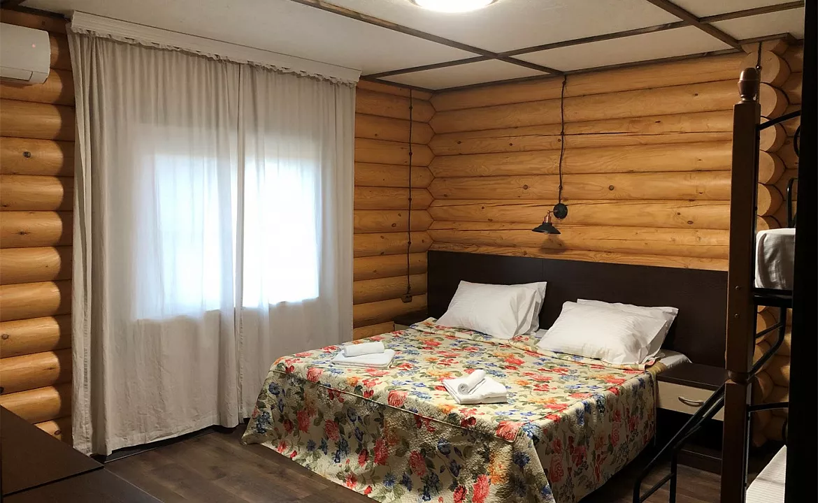 Четырехместный семейный номер. Гостевой дом "Winnie House". Атарбеково