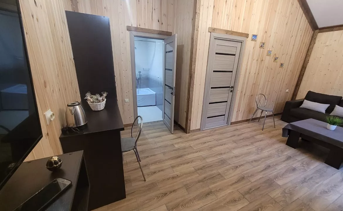 Двухкомнатный De Luxe. Гостевой комплекс  Family club. Эльбрус