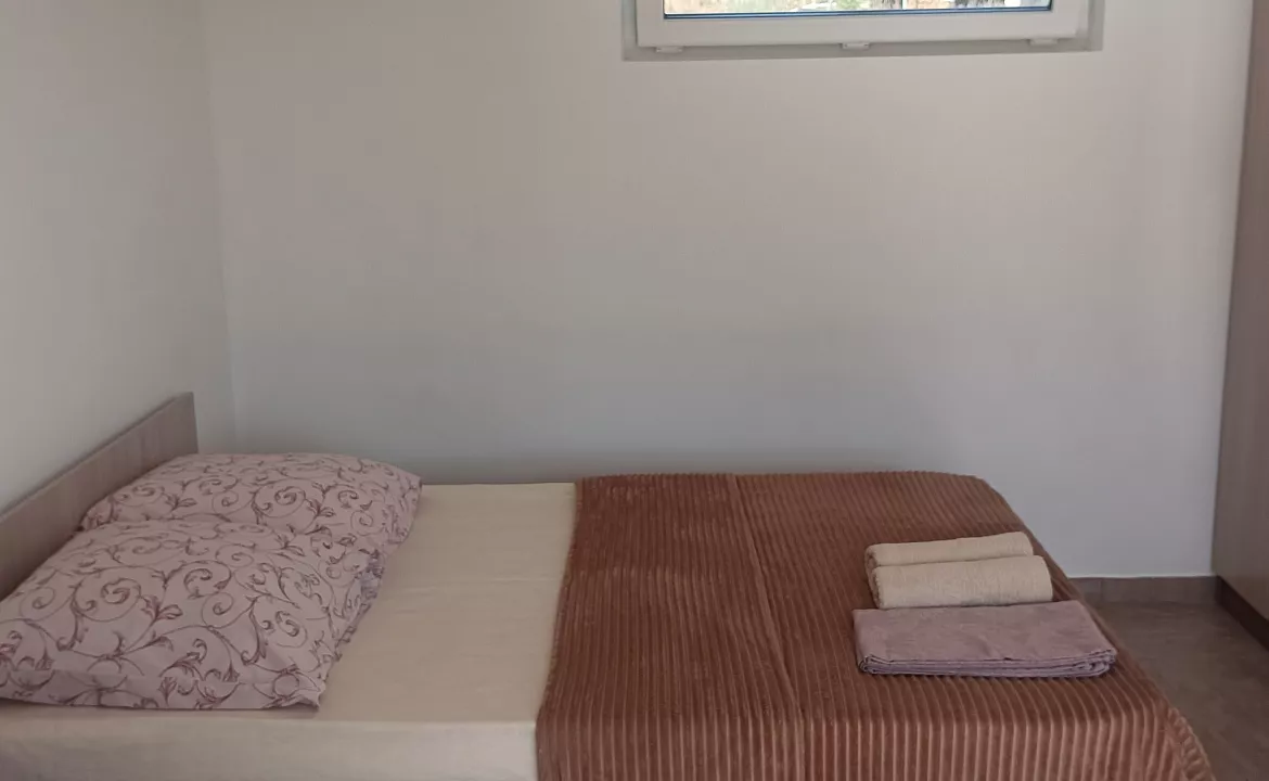 Улучшенный четырёхместный с кухней 5. Гостевой дом Тихий дворик - Орджоникидзе. Орджоникидзе