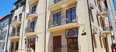 Отель "Август ★★"