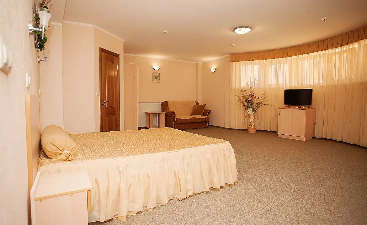 Стандартный семейный номер на 1 этаже . Гостевой дом Дом у Моря ЛАКИ. Геленджик Стандартный семейный номер на 1 этаже . Гостевой дом Дом у Моря ЛАКИ. Геленджик