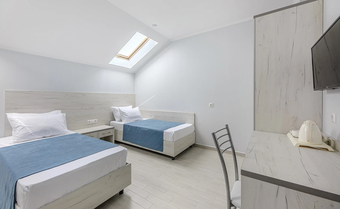 стандарт трехместный мансарда. Отель отель Авис. Криница