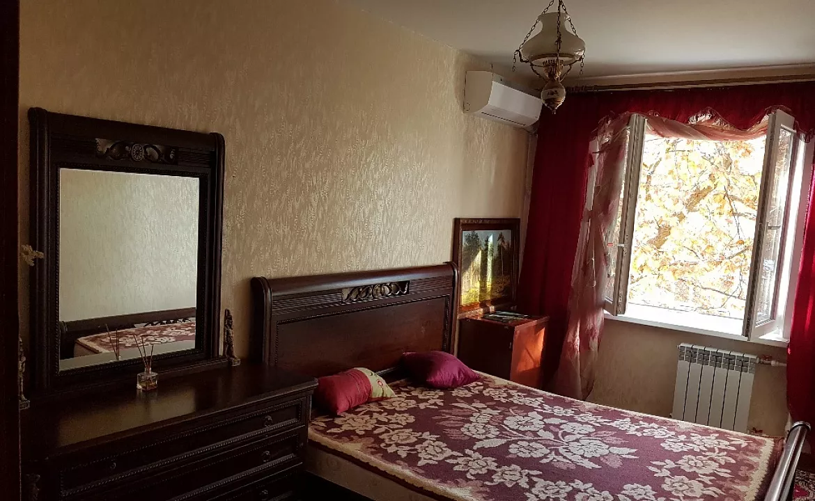 3-комн квартира под ключ. Квартира в многоквартирном доме Посуточно 3-комн квартира в Крыму г. Алуште. Алушта