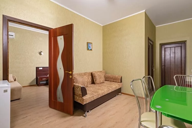 Двухкомнатный с балконом. Гостевой дом АНИКСИ. Кабардинка