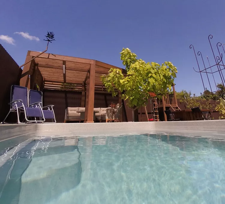 . Гостевой дом Радужная 12. Голубицкая