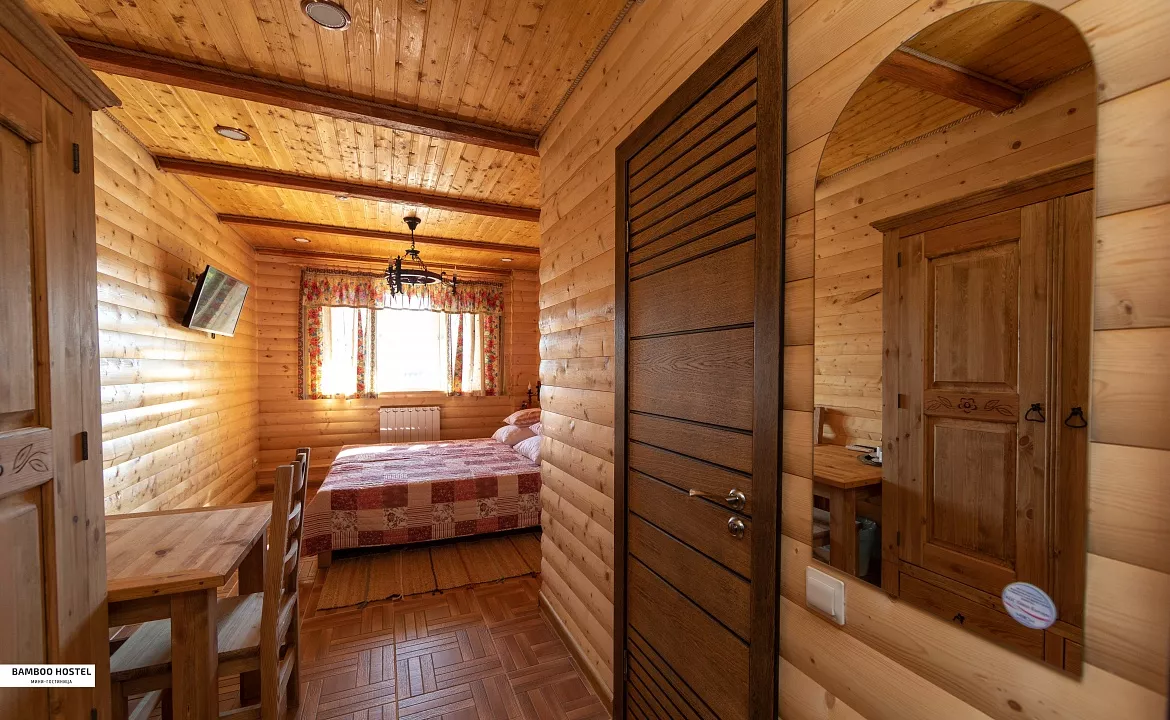 Двухместный номер с с/у. Хостел Bamboo Hotel. Адлер