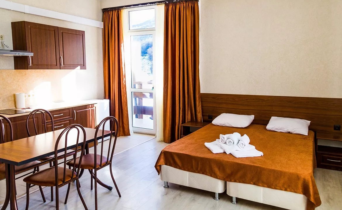 Апартаменты (левое крыло) 2 х местный. Семейные апартаменты "Благодарный круглый год". Красная Поляна