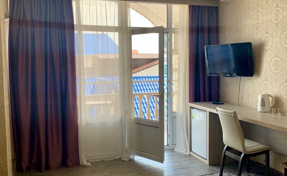 5-ТИ МЕСТНЫЙ ДЕЛЮКС С БАЛКОНОМ. Отель КАВКАЗ. Гостиницы и отели Лазаревского 5-ТИ МЕСТНЫЙ ДЕЛЮКС С БАЛКОНОМ. Отель КАВКАЗ. Гостиницы и отели Лазаревского