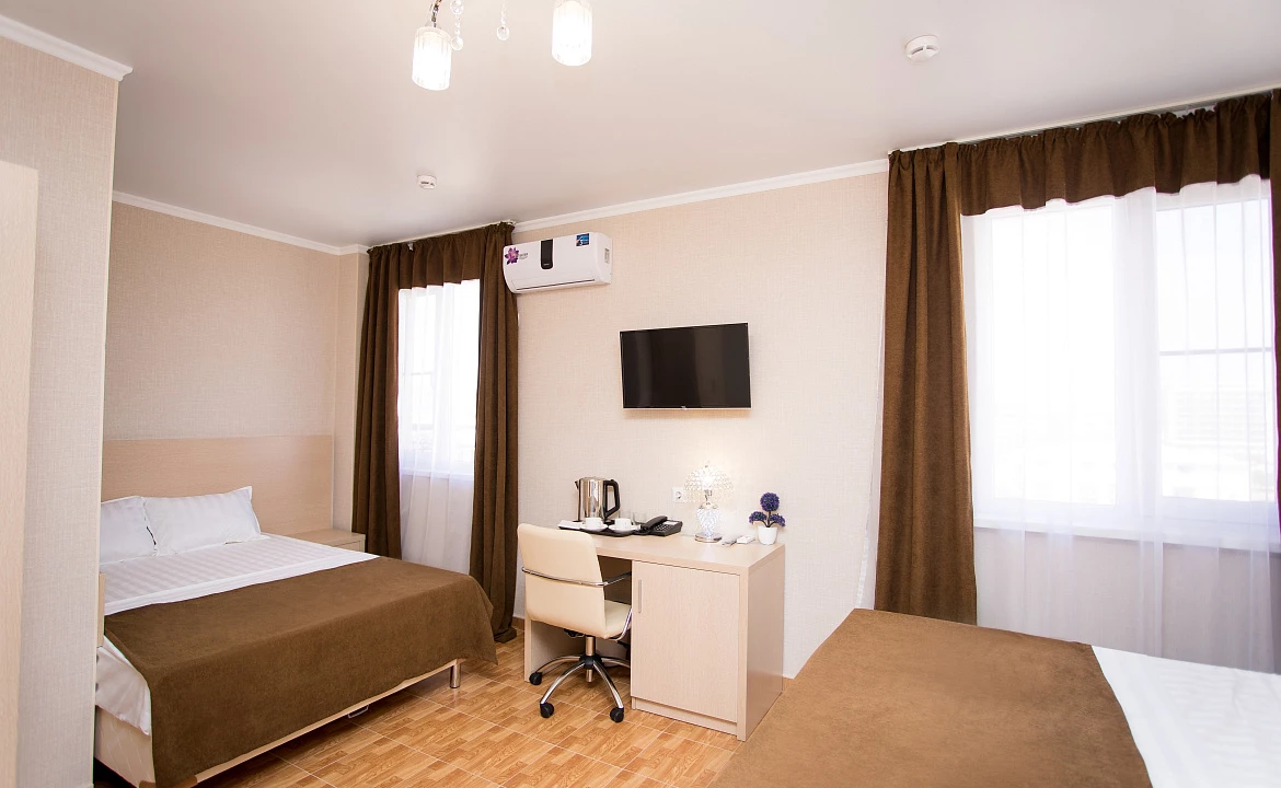 4-х местный «Джуниор сьют» без балкона. Отель "Alfa Summer". Анапа