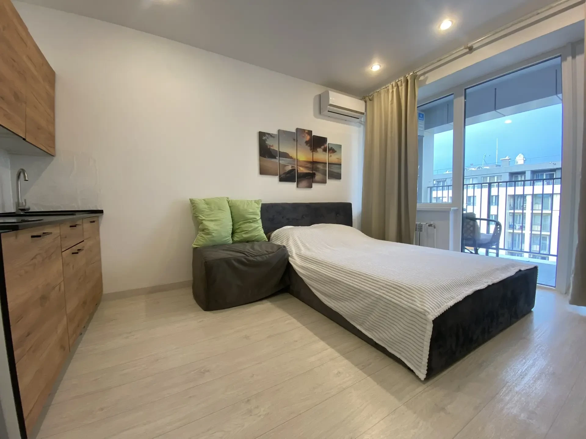 . Квартира в многоквартирном доме Квартира на первой береговой линии с красивым видом на морской закат. Дагомыс