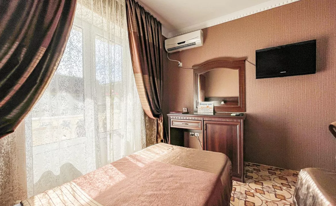 Полулюкс 3-х местный (с балконом). Anzhelina Family Hotel. Витязево