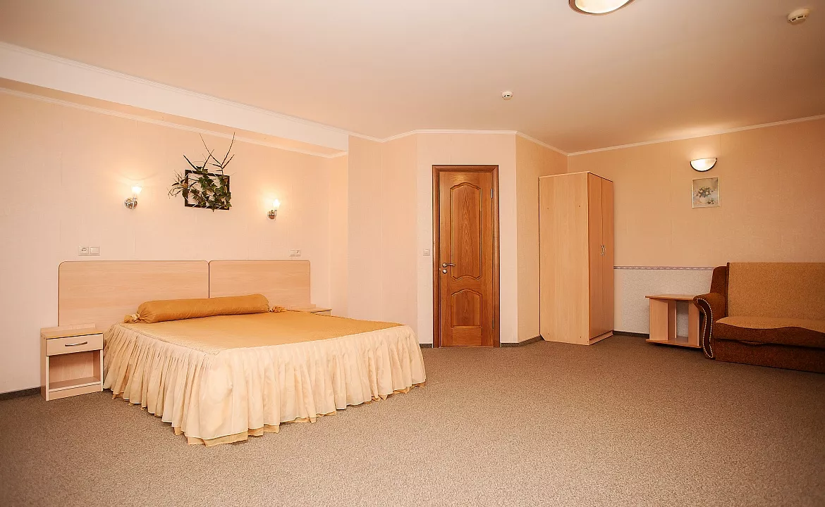 Стандартный семейный номер на 1 этаже . Гостевой дом Дом у Моря ЛАКИ. Геленджик Стандартный семейный номер на 1 этаже . Гостевой дом Дом у Моря ЛАКИ. Геленджик