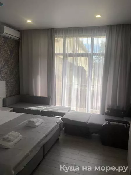 4-местный номер с балконом. Отель "Слон". Лазаревское