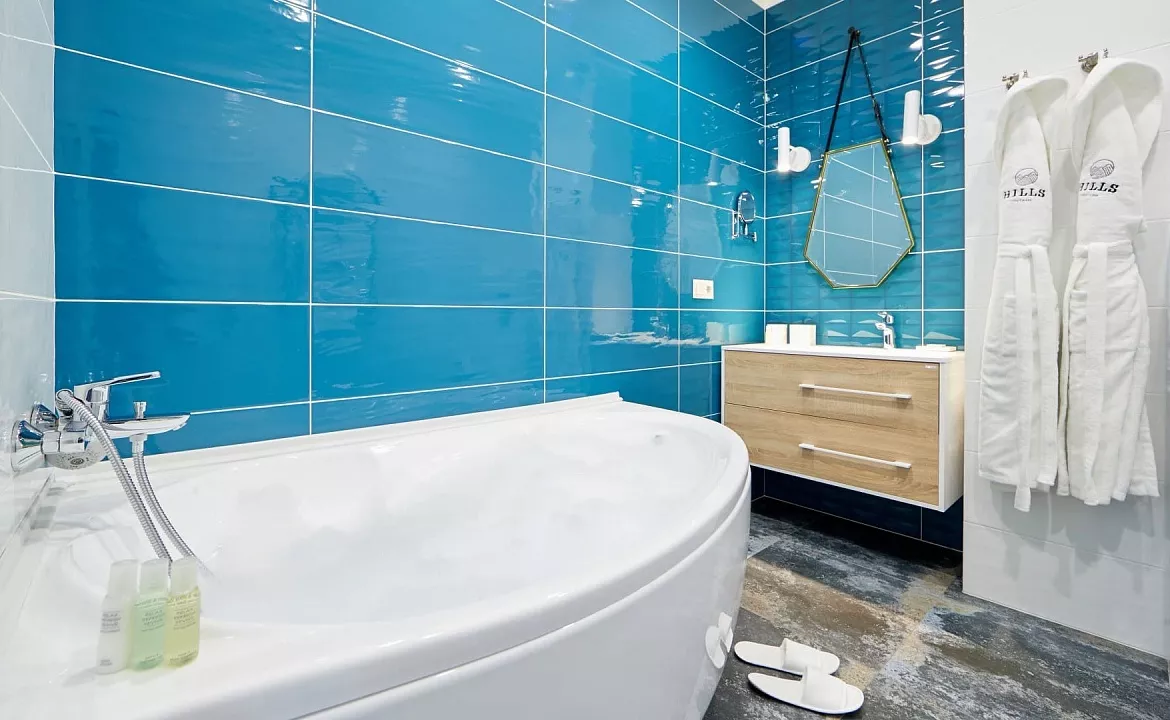 Сюит - улучшенный люкс. Отель «HILLS POLYANA». Красная Поляна