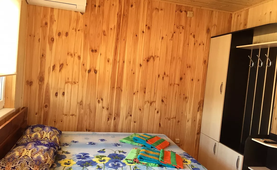 Трехместный номер с видом во двор.. Гостевой дом Морской бриз - Кучугуры. Кучугуры Трехместный номер с видом во двор.. Гостевой дом Морской бриз - Кучугуры. Кучугуры