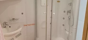 Квартира в многоквартирном доме Двухкомнатная квартира Кольцевая 2