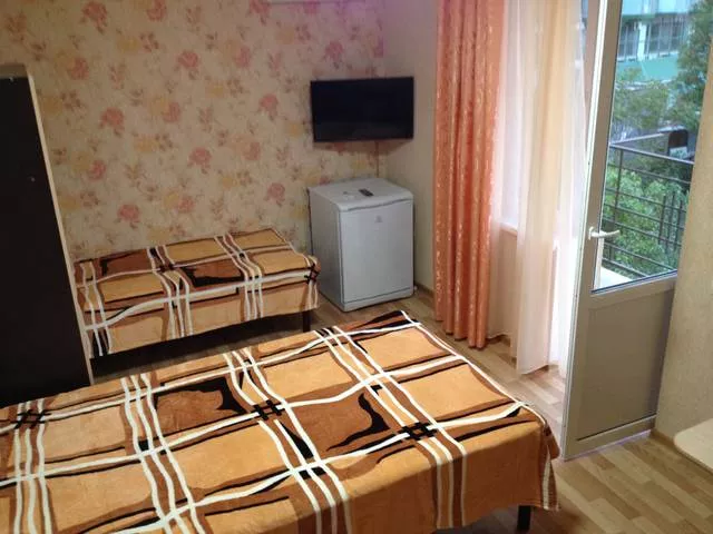 Пятиместная комната на 3 этаже с балконом . Гостевой дом Винтаж. Лазаревское