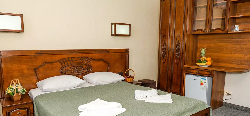 Стандарт Семейный с балконом и видом на море. Отель Парус. Береговое