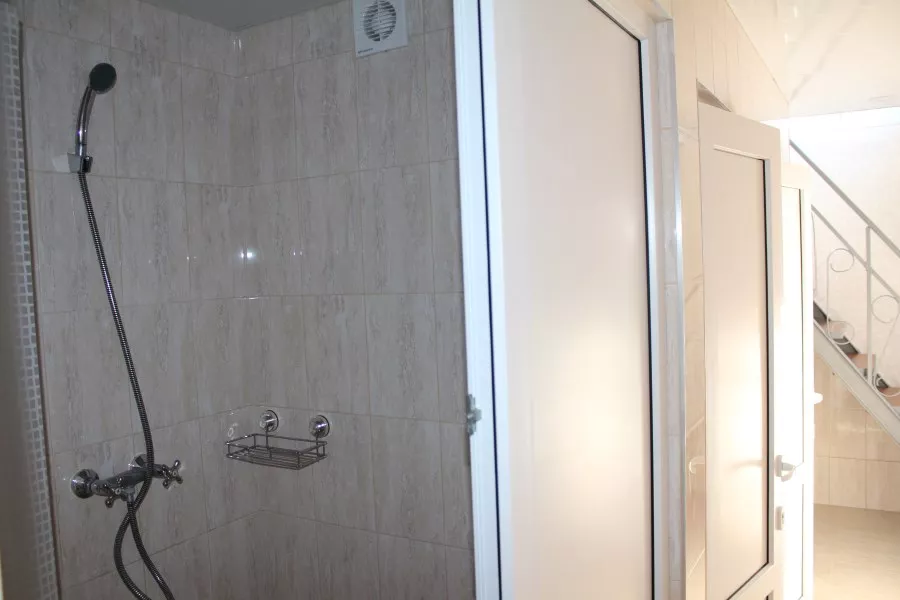 Отдельный блок: летняя кухня, туалеты и души. . Частный сектор «Владислав». Сочи