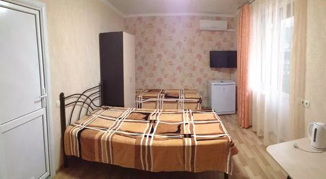 Пятиместная комната на 3 этаже с балконом . Гостевой дом Винтаж. Лазаревское