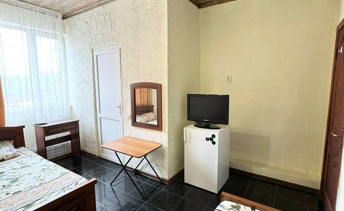 Трёхместный стандарт. Гостевой дом УЮТ на ул. Новороссийское шоссе 1/7. Джубга