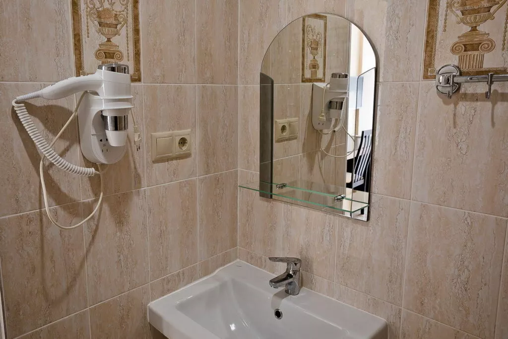 Трехместный номер без вида на море. Отель «NOY». Лоо