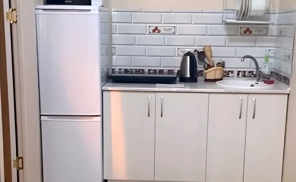   Апартаменты на 4-х человек с собственным двориком. Гостевой дом "МЕЛИС". Дивноморское