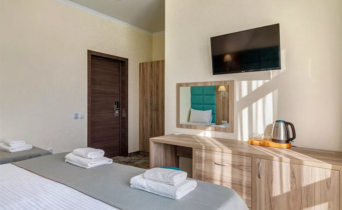 Улучшенный 3х-местный. Отель Премьер. Геленджик