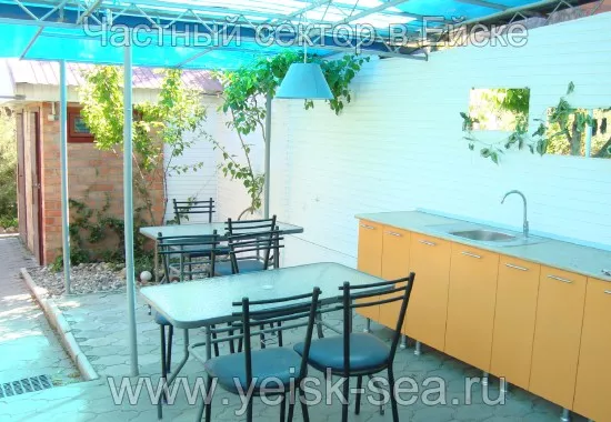 Эконом - номер. Гостевой дом на Кропоткина 39. Ейск