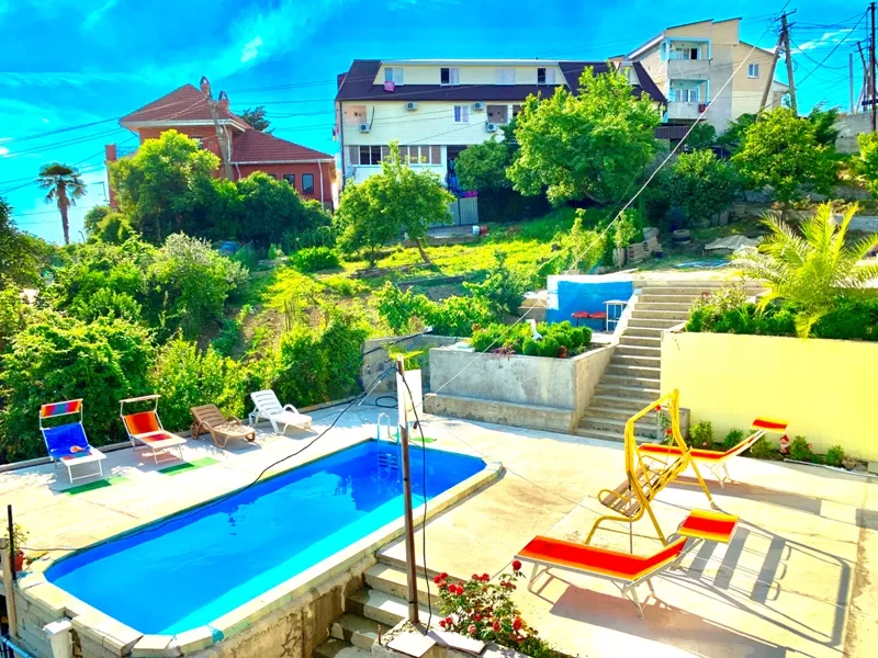 . Гостевой дом "У бассейна". Лоо