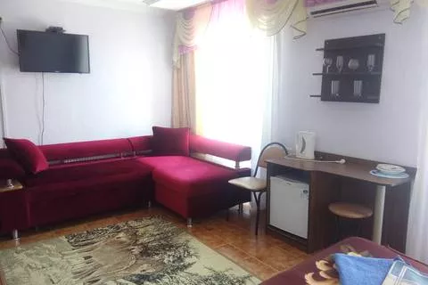 4-х местный «Люкс» с балконом. Гостиница «Жемчужина». Архипо-Осиповка