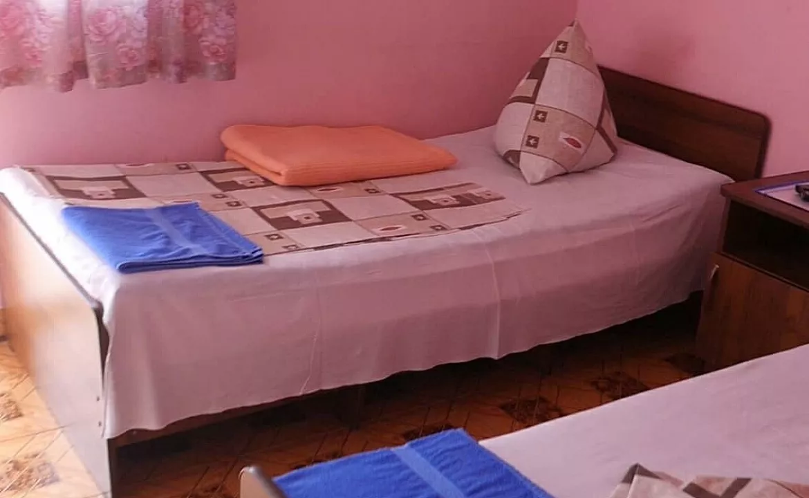 2-х местный с балконом и удобствами в номере. Гостевой дом Светлана на Алычевом. Лоо 2-х местный с балконом и удобствами в номере. Гостевой дом Светлана на Алычевом. Лоо