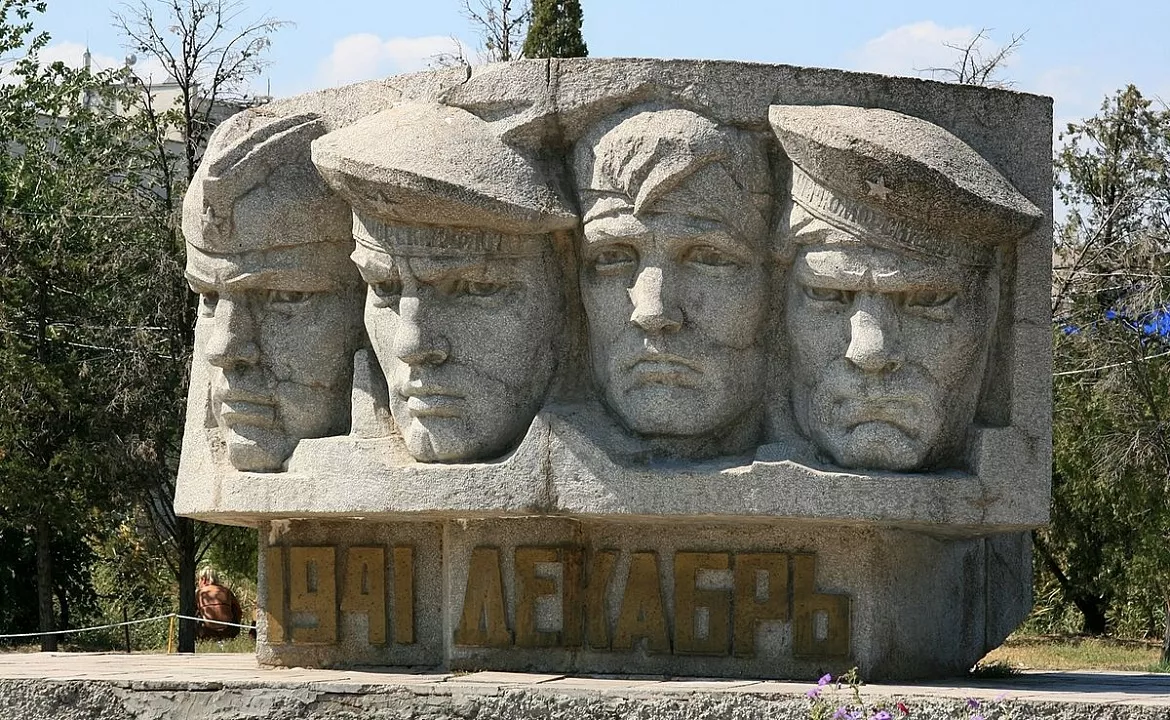 Памятник «Десантникам Коктебеля». Фото взято с сайта: https://ru.wikipedia.org/