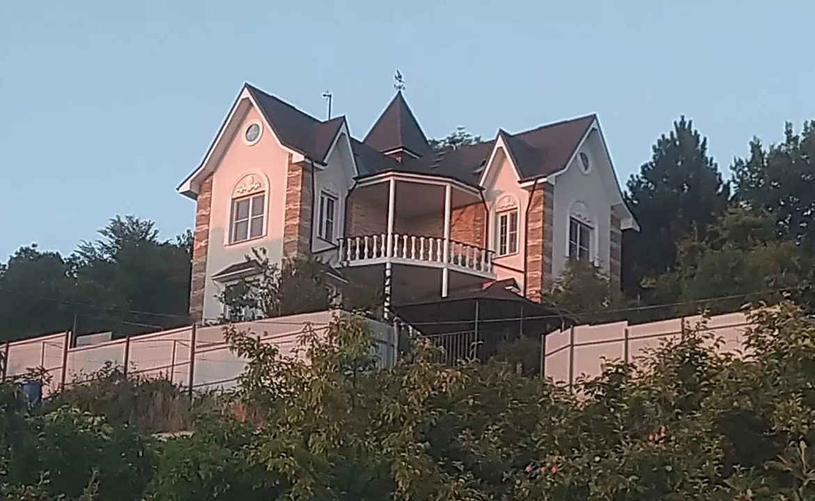 Вилла на две семьи. "Вилла и Бревенчатые дома в лесу" . Туапсе Вилла на две семьи. "Вилла и Бревенчатые дома в лесу" . Туапсе