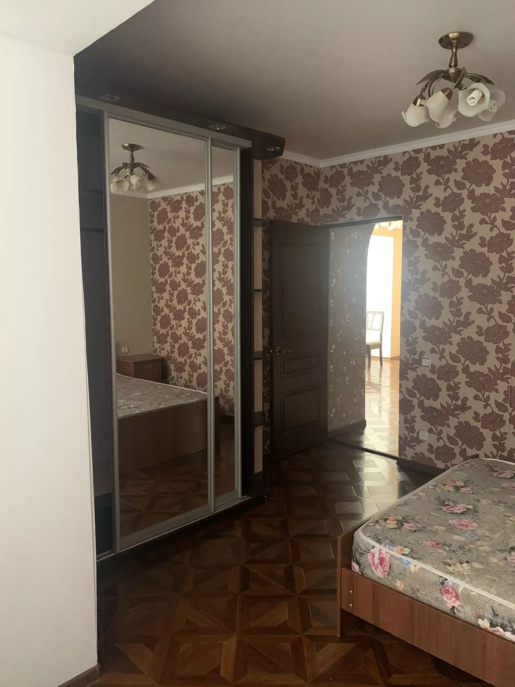 . Квартира в многоквартирном доме 3-х комнатная. Пицунда