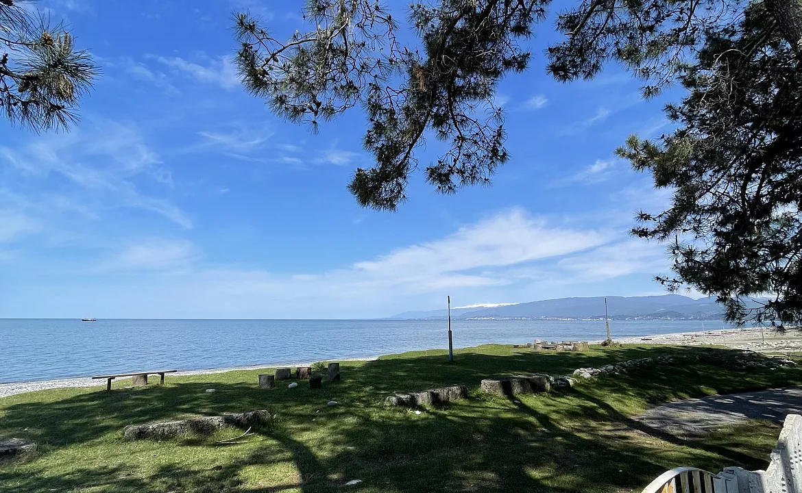 3 коттеджа . Коттедж Морской Бриз. Сухум