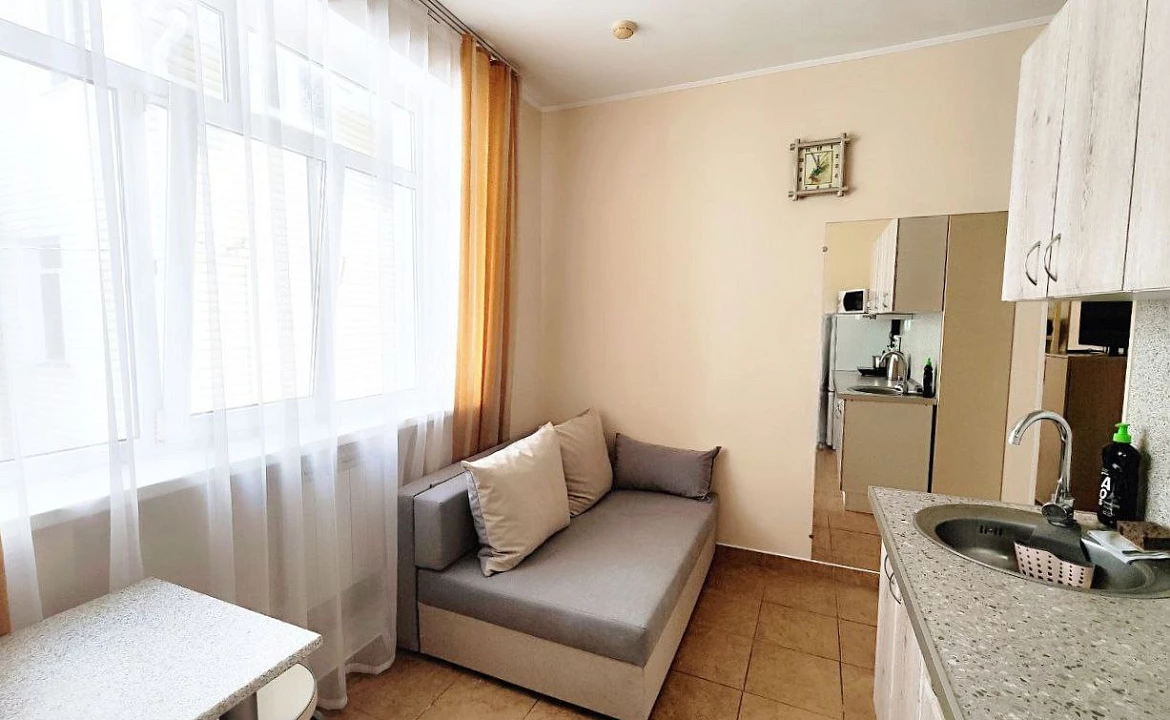 Апартаменты с балконом на 2м этаже. Гостевой дом "Регион 86" . Адлер