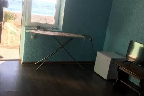  Семейный двухкомнатный номер. База отдыха "Рапыца". Пицунда