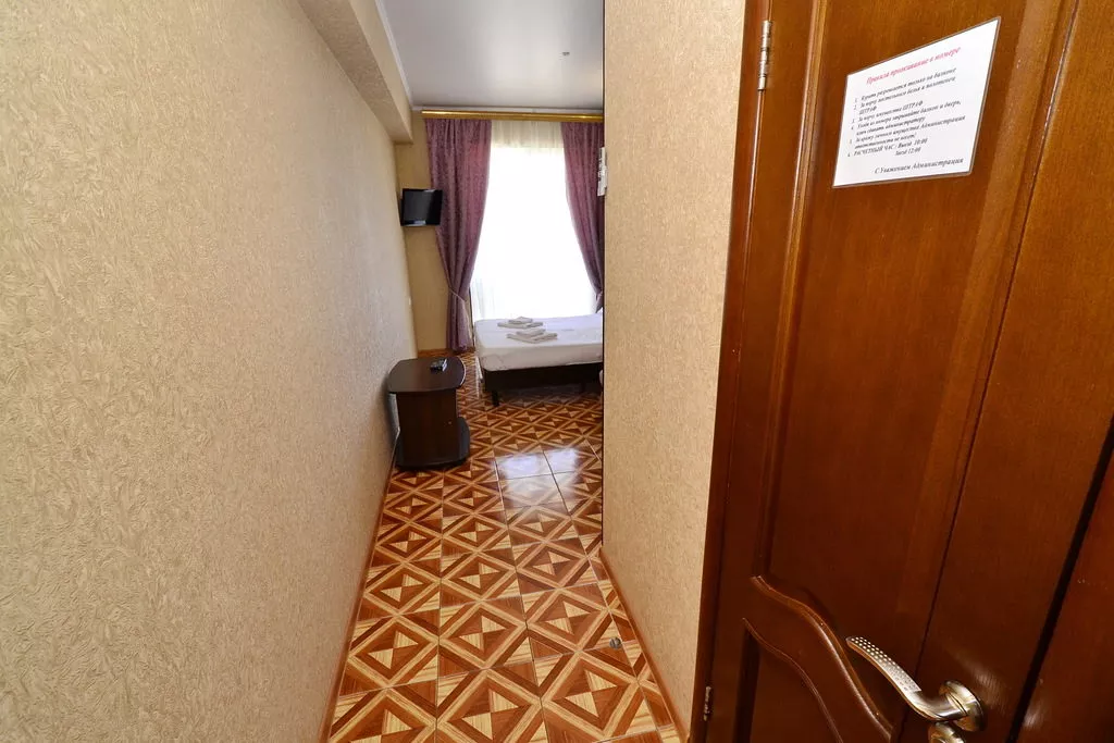 Трехместный номер с балконом. Гостевой дом «Акрополь» - Витязево. Витязево