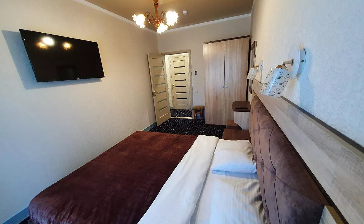 Люкс двухкомнатный . Гостиница  № 56 Семейный **. Симферополь