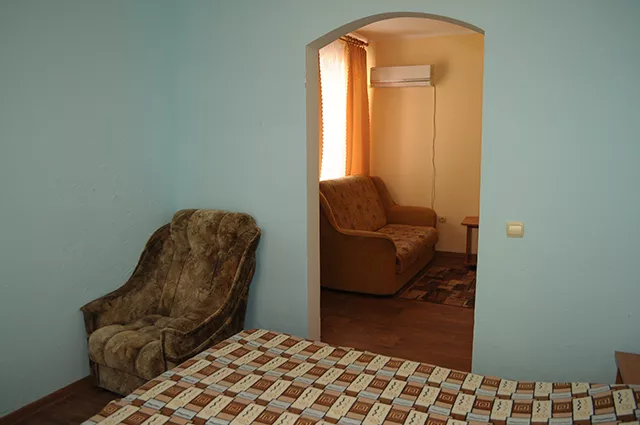 2-х комнатный номер Коттедж 1-этаж (кондиционер.ТВ.Х.Бойлер). Пансионат "Золотой берег". Береговое