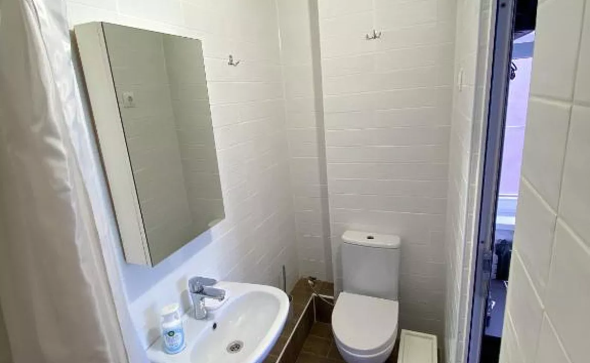 Трехместная комната на втором этаже 2. Гостевой дом GreenWall. Анапа