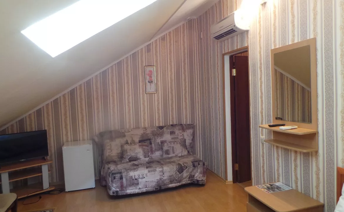 2-местный мансард 3 этаж. Отель «Гавань». Ейск