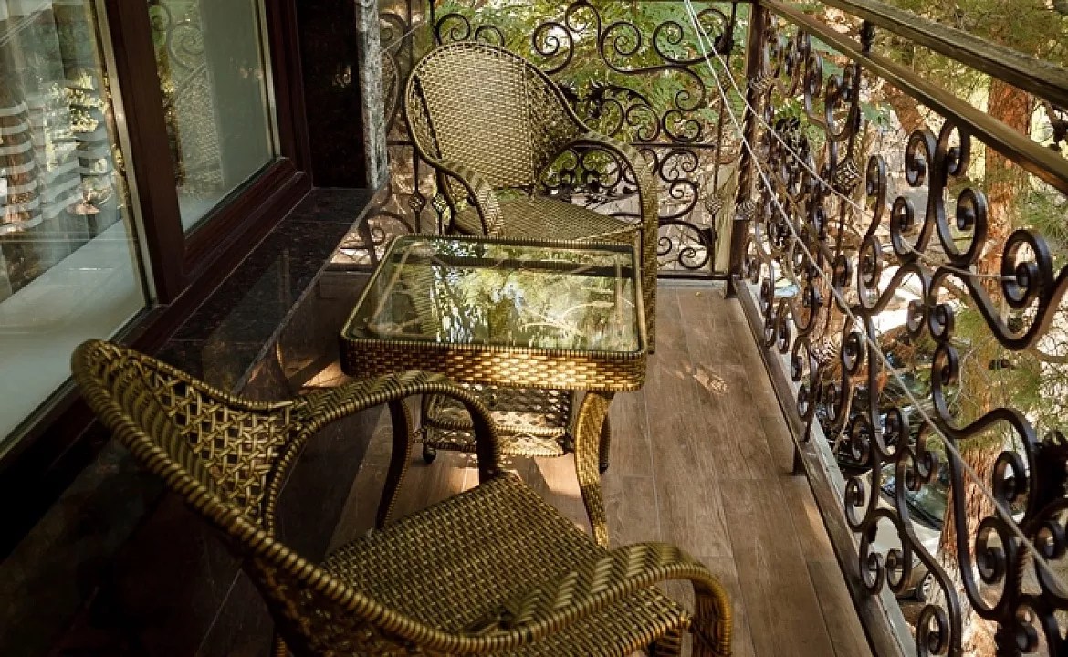 Люкс двухкомнатный с балконом. Гостевой дом Ника Премиум. Геленджик