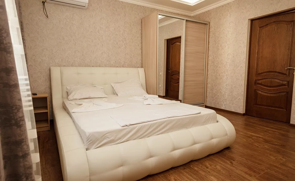 Люкс двухкомнатный с балконом. Гостевой дом Ника Премиум. Геленджик