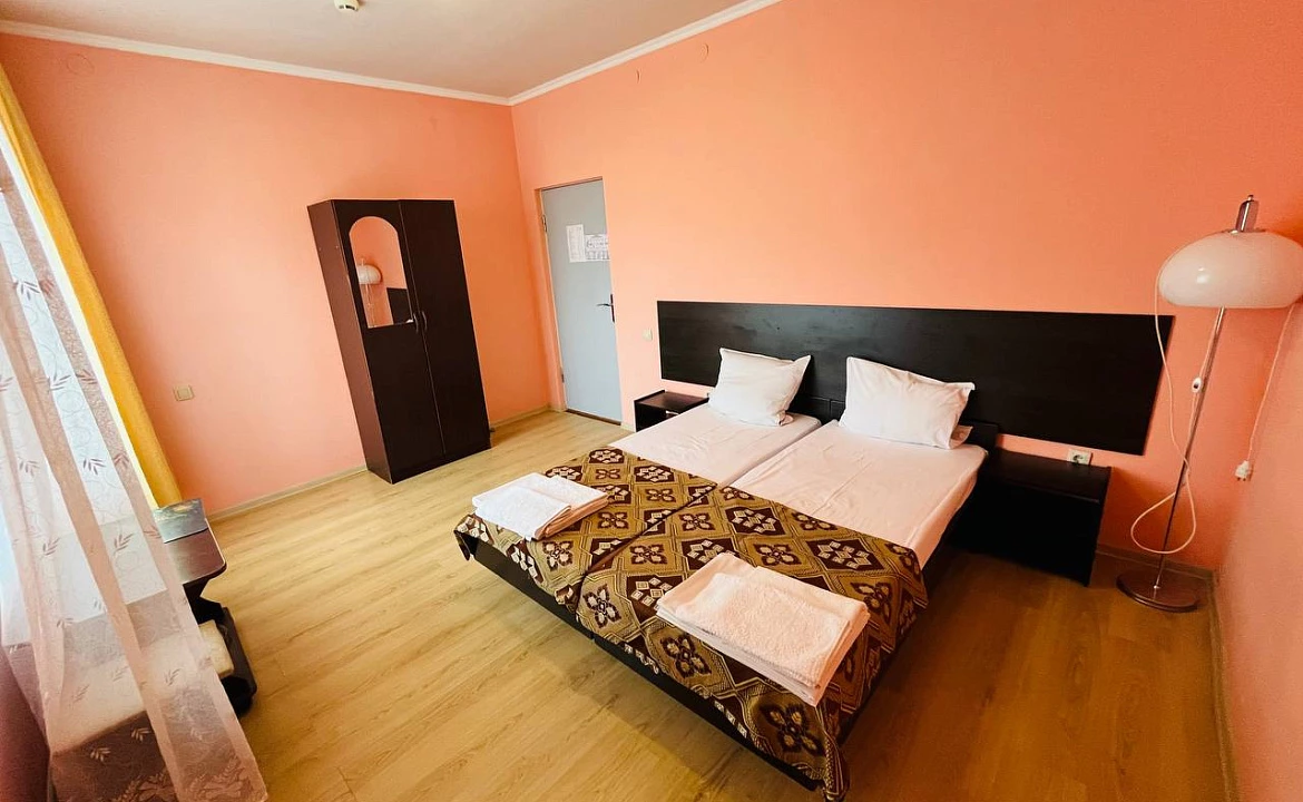 Стандартный Двухместный с доп. местом и балконом. Отель "Гермес" . Вардане