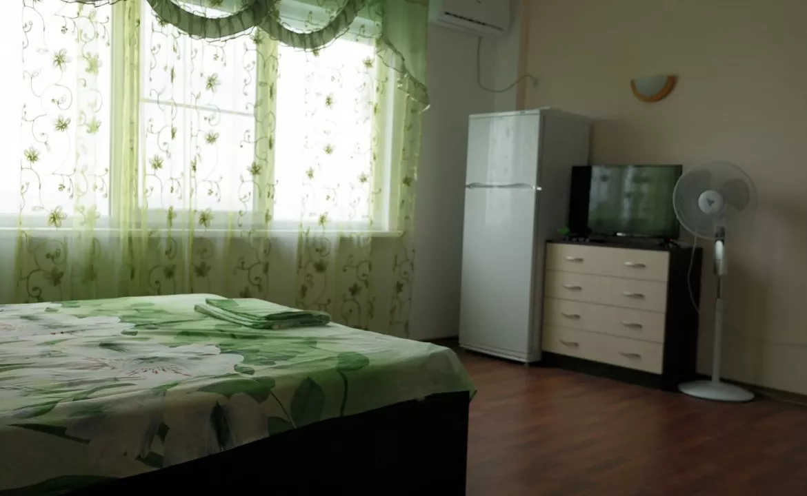 «Люкс» с большим балконом (S =25 м2) с видом на море . Гостевой дом Эдем в Волконке. Лазаревское