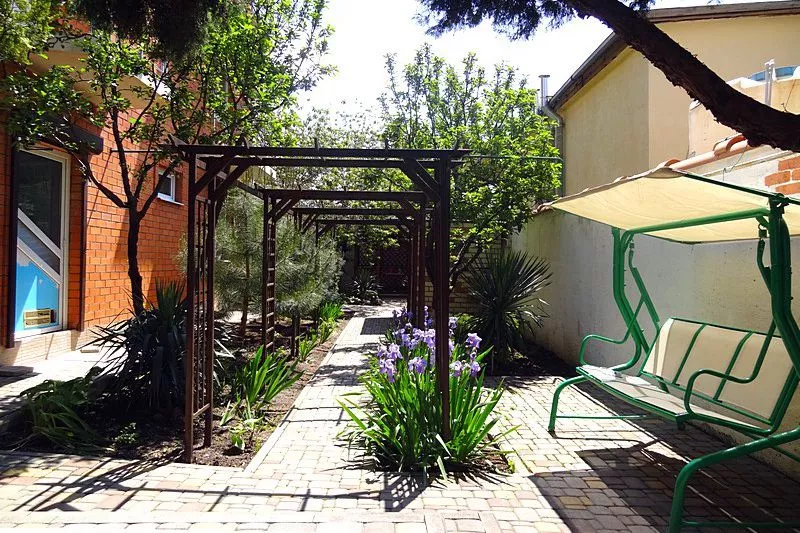 . Гостевой дом "Самотлорские ночи" . Дивноморское