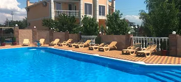 Отель У Моря с бассейном