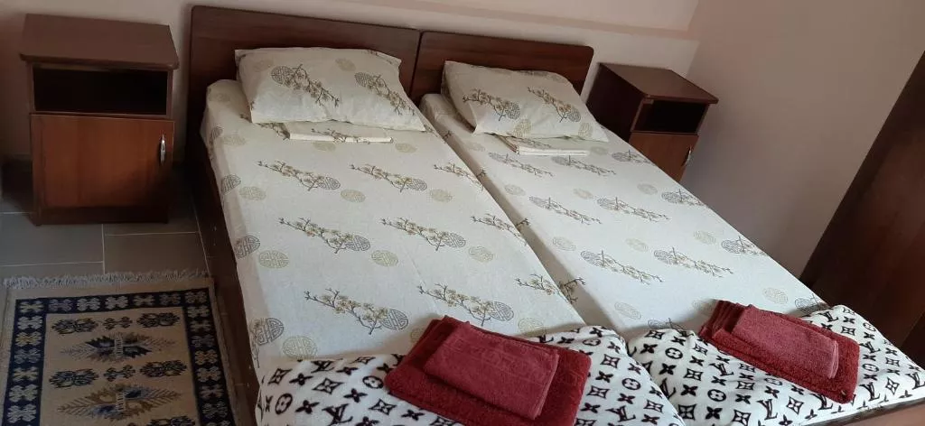 Бюджетный трехместный номер. Гостевой дом "На Изумрудной 45/1" . Лазаревское